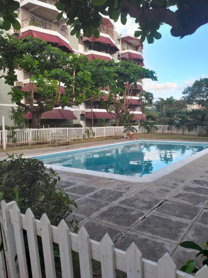 Rooms By The Pool คิงส์ตัน ภายนอก รูปภาพ